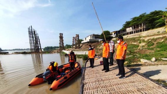 L’équipe Poursuit La Recherche De 7 Victimes Qui Se Noient Dans La Rivière Bengawan Solo, En Se Concentrant Sur Le Peignage De Ces 3 Zones