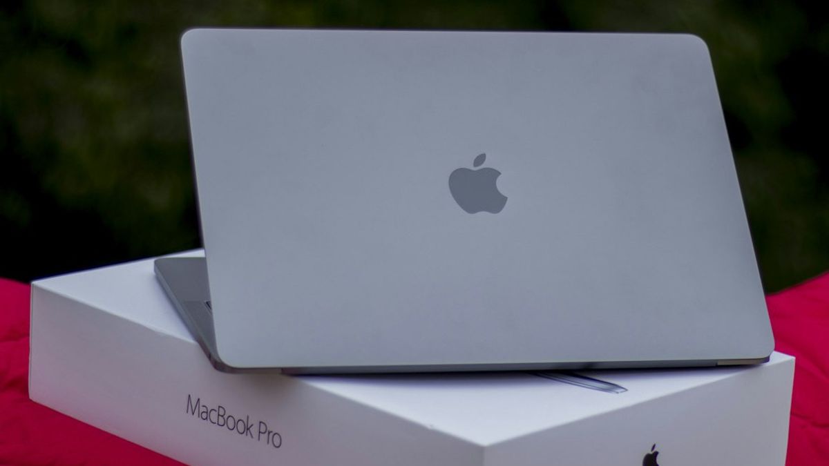 Apple تشير التقديرات إلى إطلاق MacBook Pro بشاشة تعمل باللمس في عام 2026