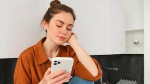 Penggunaan Ponsel Berlebih Picu Stres, Ini Pentingnya Detoks Digital