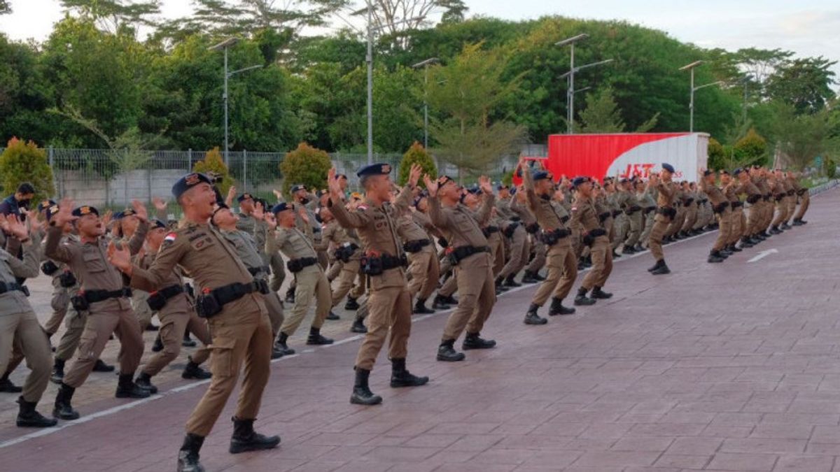 100 Membres Spéciaux De La Police De Riau Partent Pour La Papouasie Afin D’aider à La Sécurité