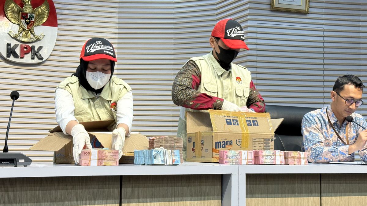 ムリョノは、OTTの罠に陥った後、税金返還の賄賂事件でKPKの容疑者になった