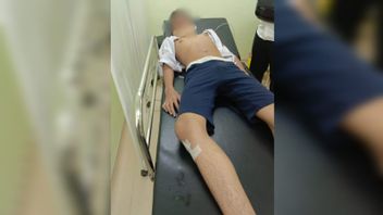 A Student Of SMPN 73 Tebet Falls From The 3rd Floor Of The School Building Because Frustation Is Away From His Friend