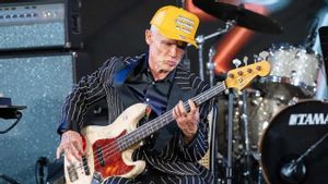 Bassis RHCP, Flea Tekankan Pentingnya Musisi Jadi Diri Sendiri Ketimbang Kejar Validasi di Media Sosial