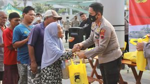 Gandeng Mahasiswa dan Ormas, Polda Jateng Bagikan Ratusan Ton Bantuan Sosial untuk Masyarakat Terdampak Kenaikan BBM