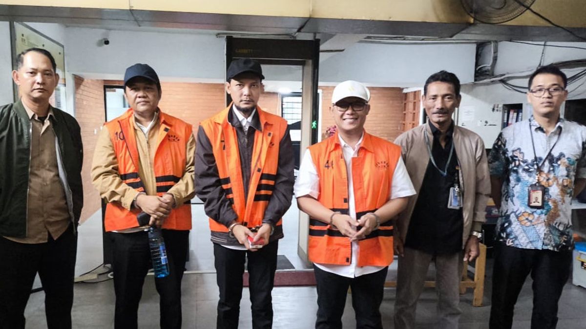 KPK sur la photo d'un détenu à l'aéroport « prise » par les internautes: le régent de Lampung Tengah et d'autres ont été transférés pour être jugés