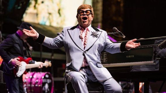 Lirik <i>Your Song</i> Tulisan Tangan Elton John Dilelang Laku Rp3,3 Miliar