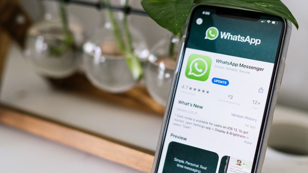 WhatsApp Now Limits Forward Messages To Prevent Hoaxes