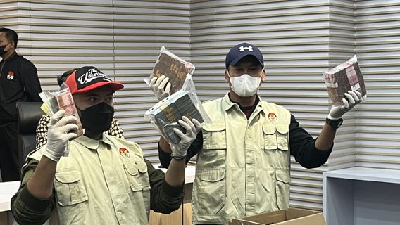 KPKはラブハンバトゥ摂政のOTT中に5億5,150万ルピアのお金を見つけました