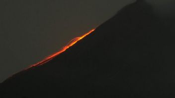 Mont Merapi Lancé 10 Fois De Gouttes De Lave Incandescente, Distance De Glisse Maximale De 800 Mètres à L’ouest
