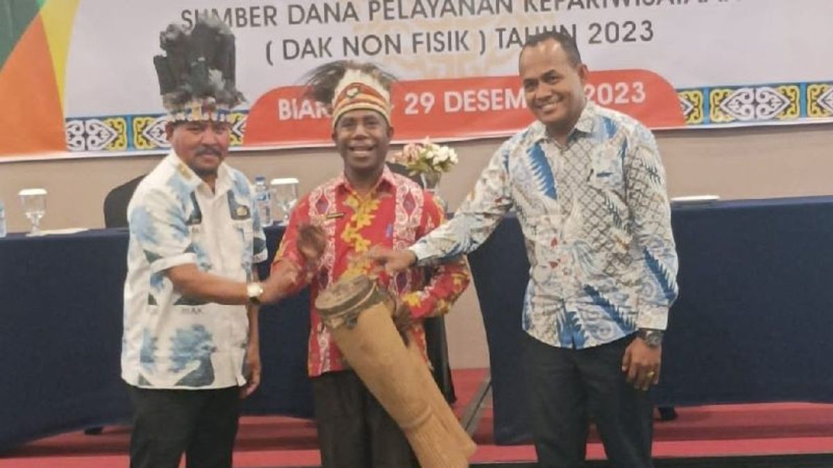 A travers la mer et les voies terrestres, le gouvernement provincial de Biak Numfor Bantu Sarana Transportation pour la distribution de la logistique des élections de 2024