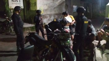 غرب لومبوك دورية الشرطة قرية خلال جام روان قبل MotoGP