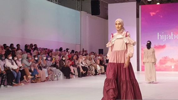 Gen Z Prefers <i>Clean</i> Muslim Fashion Look With Bright Colors In 2023