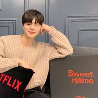 Popular Because Of Sweet Home, Song Kang Amazed