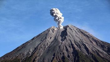 Tuesday Morning, Mount Semeru Vomits Volcanic Ash As High As 500 Meters