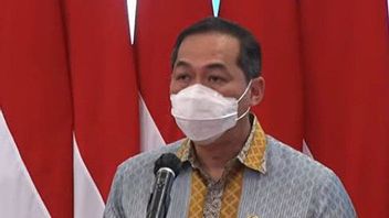 Collaborating With The Indonesian Air Force To Send Cooking Oil Supply To Eastern Indonesia, Trade Minister Lutfi: So That The Public Can Get The Price Set By The Government