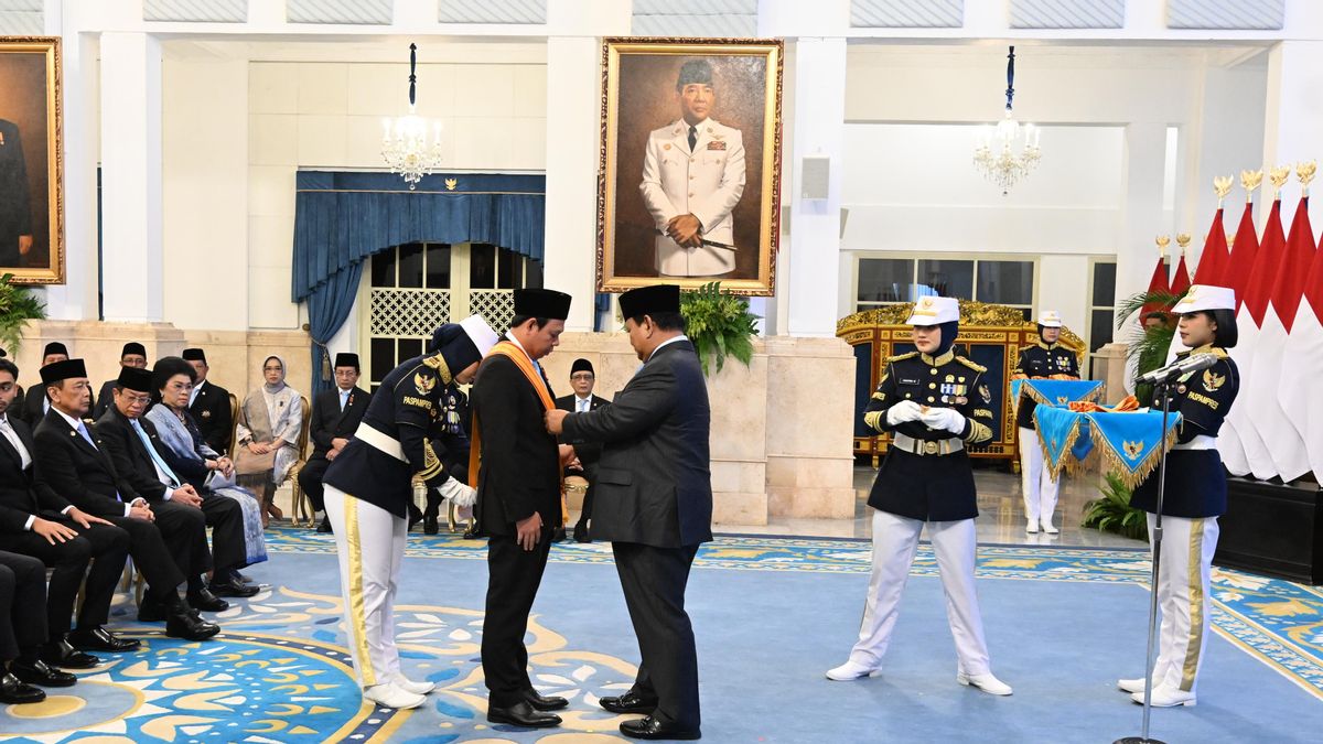 Berjasa dalam Pendidikan Politik Anak Muda, Sultan Dianugerahi Penghargaan Bintang Republik Indonesia Utama