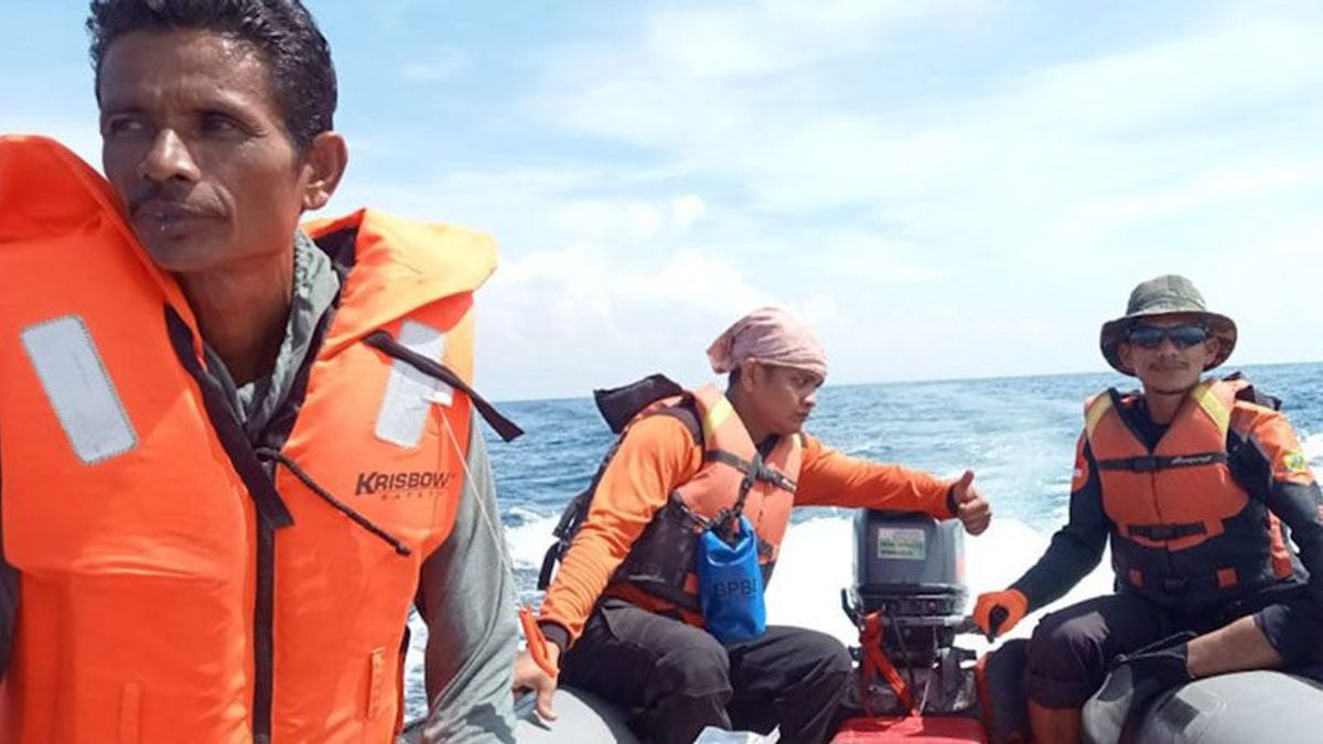 由于船引擎损坏而失踪3天，2名东亚齐渔民发现安全