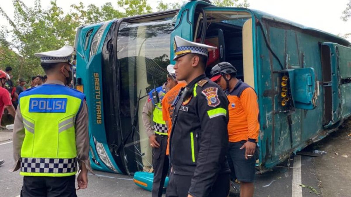 Bantul Police Calls 3 Passengers Killed By Overturned Bus In Bukit Bego