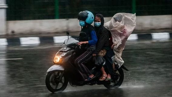 ジャカルタに雨を降らせ、BMKGは今後3日間の天気を変更する