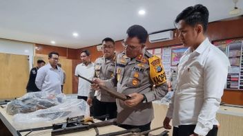 West Papua Police Arrest Assembled Senpi Seller, 40 Weapons Confiscated