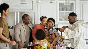 4 Cara Membuat Anak Terbuka dengan Orang Tua, Biar Komunikasi Keluarga Berjalan Baik