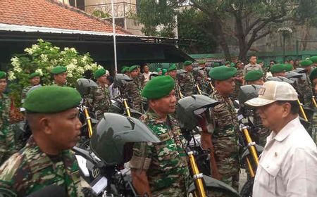 Serahkan 20 Motor untuk Babinsa di Indramayu, Menhan Prabowo: Perhatian Negara untuk Perbaiki Kondisi Seluruh Aparat