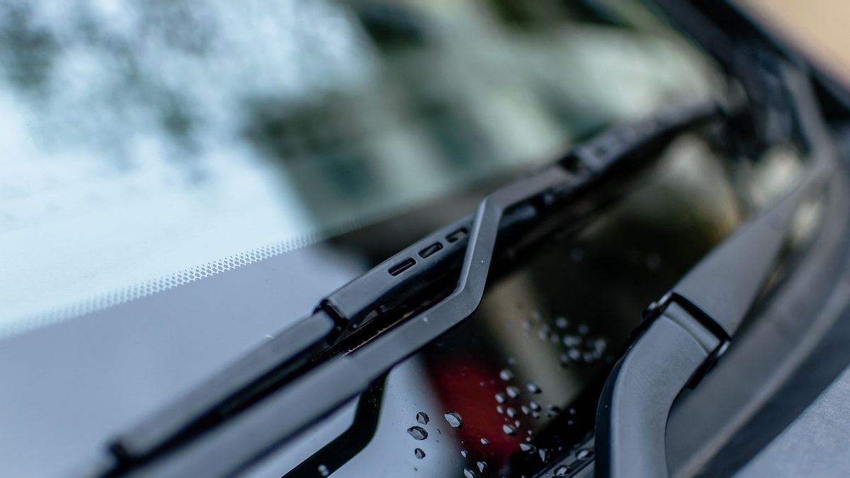 7 Tips For Caring For Car Wipers To Keep Functioning Well