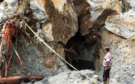 15 Orang Tewas Akibat Longsor Eks Tambang Emas di Solok