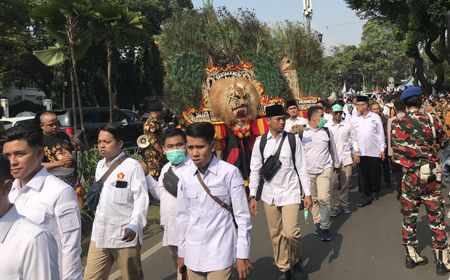 Bawa Reog Ponorogo dan Barongsai, Kader Gerindra-PKB Kompak Pakai Seragam Putih Datang ke KPU