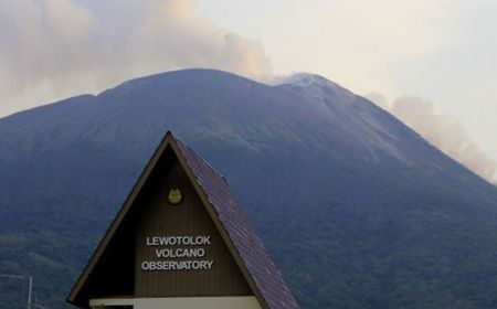 Gunung Ili Lewotolok Lembata NTT Erupsi