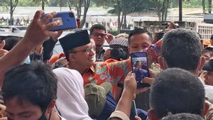 Atap Tribun Penonton Formula E Roboh, Anies Baswedan Hanya Tersenyum