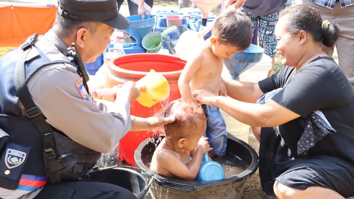 Hooray! Grobogan Boy Can Take A Shower With Clean Water