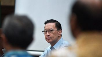 トム・レンボンは解雇される、感謝の弁護士