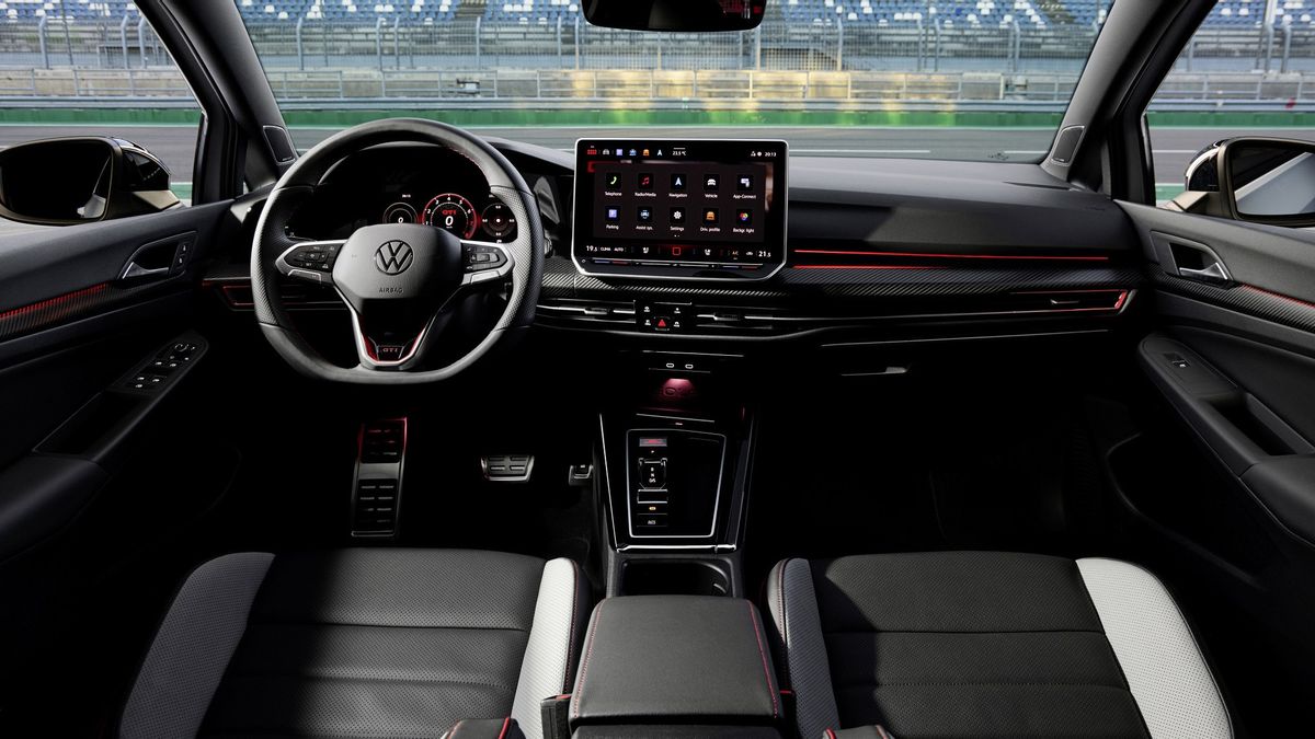 Volkswagen Perkenalkan Golf GTI Clubsport dengan Performa Mobil Balap