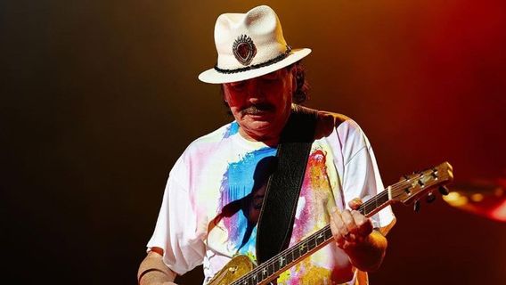 Cedera Jari Tangan, Carlos Santana Terpaksa Tunda Delapan Pertunjukan