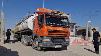 パレスチナ公務員給与に資金を提供し、カタールは毎月エジプトから最大1000万米ドルの燃料を送る