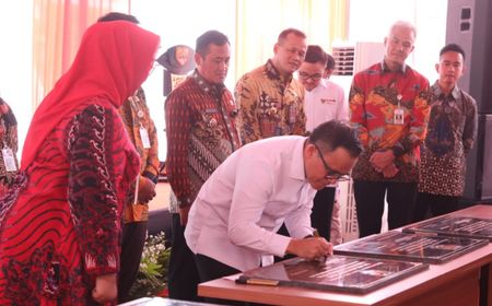 Ganjar Pranowo Dampingi Menpan-RB Abdullah Azwar Anas Resmikan 7 MPP Baru di Jateng