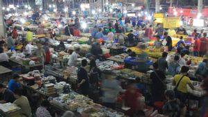 Pasar Senen Padat Pengunjung Hingga Malam Natal 2022, Pengelola: Banyak Diminati Tentunya Daging Babi  dan Sembako