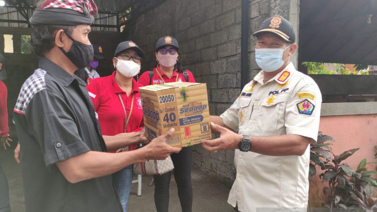 It's New Cool! Denpasar Justice Team Distributes Basic Food Packages To PPKM Violators