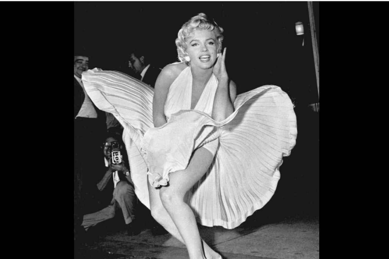 マリリン モンローのスカートが歴史上の象徴的なシーンに持ち上げられた時 今日9月15日