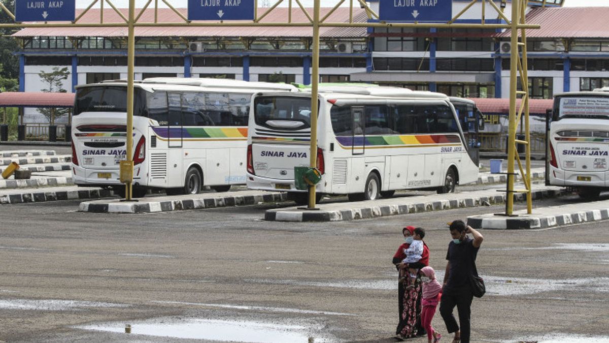 Hancur-hancuran Pengusaha Bus Terpaksa Jual Besi Tua untuk Bayar Gaji Karyawan karena Tak Dapat Bantuan Selama PPKM