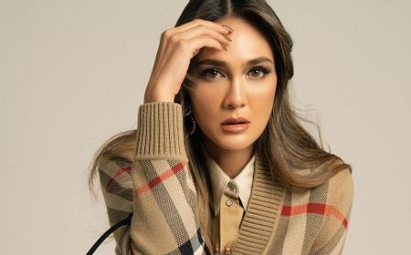 Luna Maya Sedih dan Patah Hati Ciumannya Ditolak Reza Rahadian