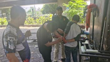 Often Palak Street Vendors, Ormas Persons Arrested By Police Dressed In Thugs Under The Cengkareng Flyover