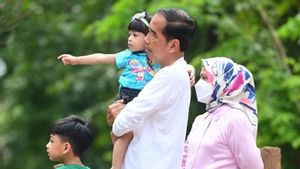Foto Presiden Jokowi Mengajak Jan Ethes dan La Lembah Kunjungi Solo Safari
