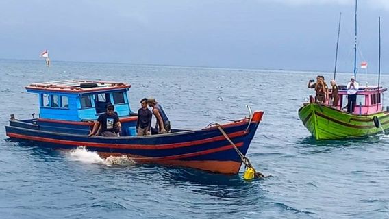 Kejari Natuna Musnahkan 2 Kapal Ikan Asing Asal China