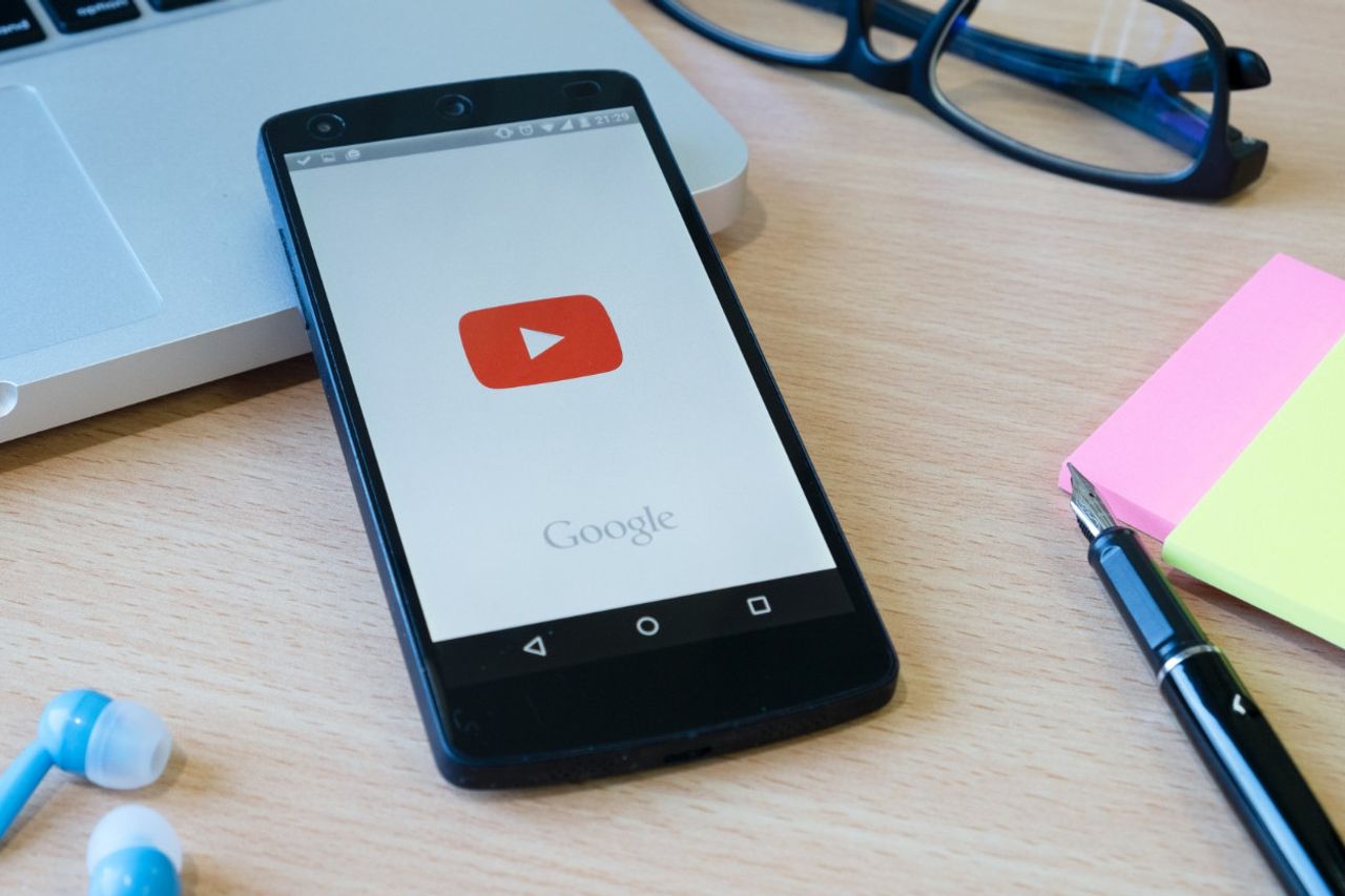 1年間で曲のプレイリストのYouTube要約2022を作成する方法