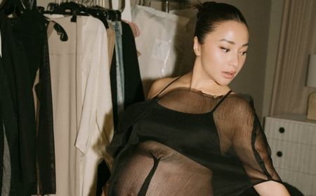 7 Maternity Shoot Nikita Willy yang Cantik Menawan Kenakan Sheer Outfit