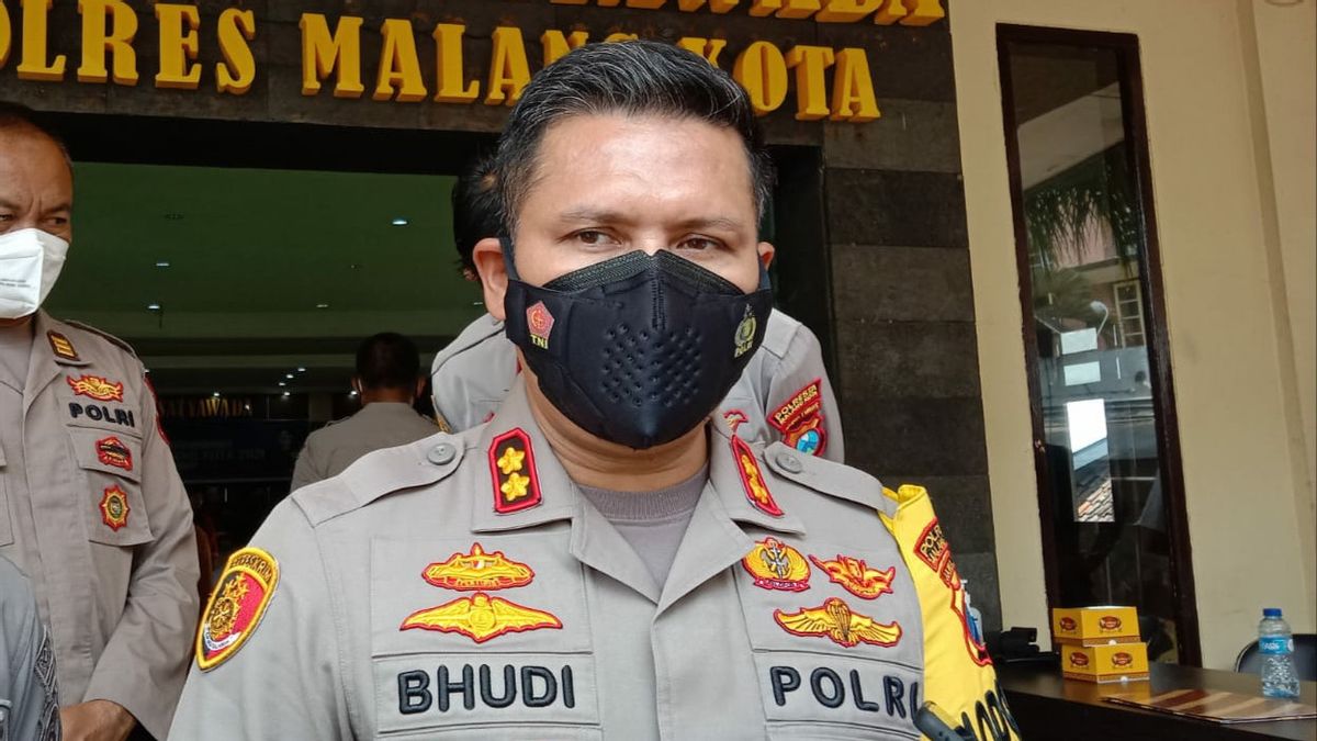  Une étudiante De Malang Agressée Puis Persécutée Par La Foule, La Police Intervient