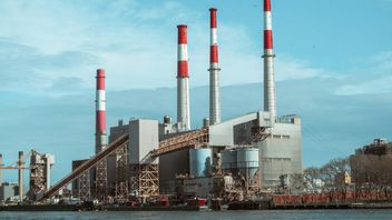 Les États-Unis envisagent de lever les sanctions sur le pétrole russe