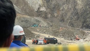チレボン馬山鉱山の犠牲者を避難させるプロセスのハントゥイ後の地すべり